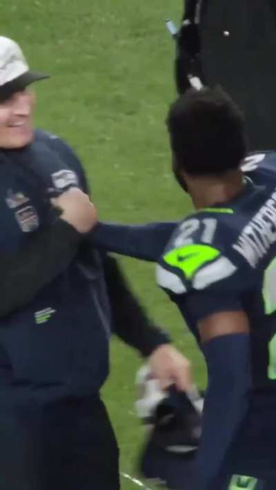 [Highlight] Witherspoon and Macdonald After Winning the Super Bowl