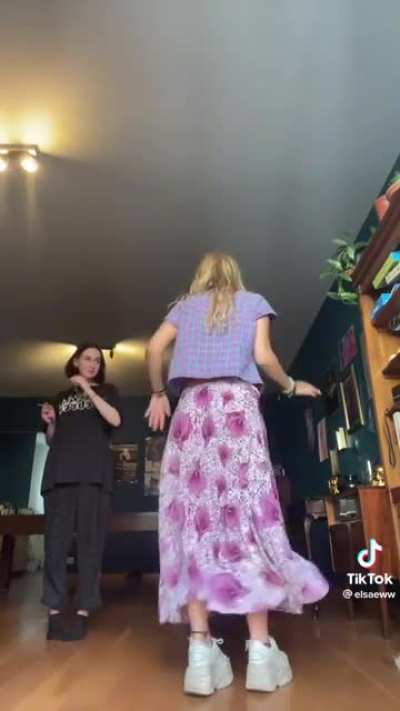 hippie dances @elsaeww