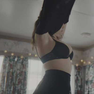 Emma Mackey in sex education