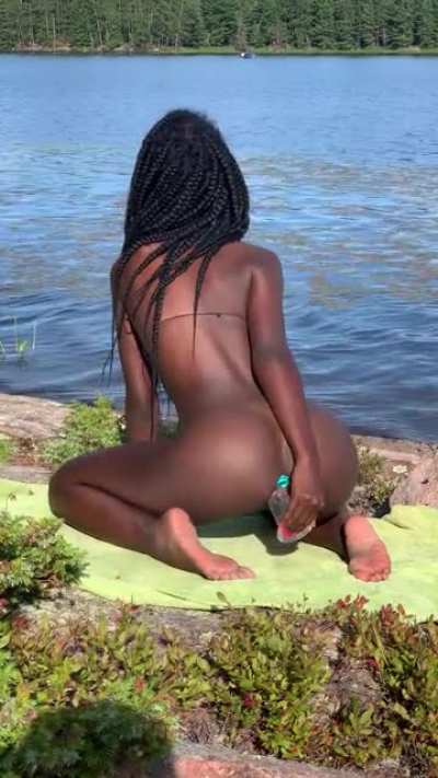 I have so much fun when I fuck myself out in nature. Can you spot the boat passing by? 😜