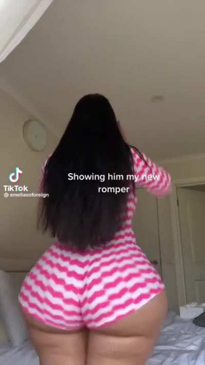 Amelia so curvy Comp 1