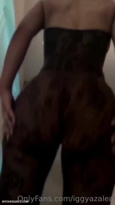 Iggy Azalea’s ass distracts me so much. It’s so hypnotizing. It’s like entering to another dimension.