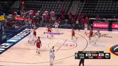 [Highlight] Lillard's 1st three of the half is a step back triple