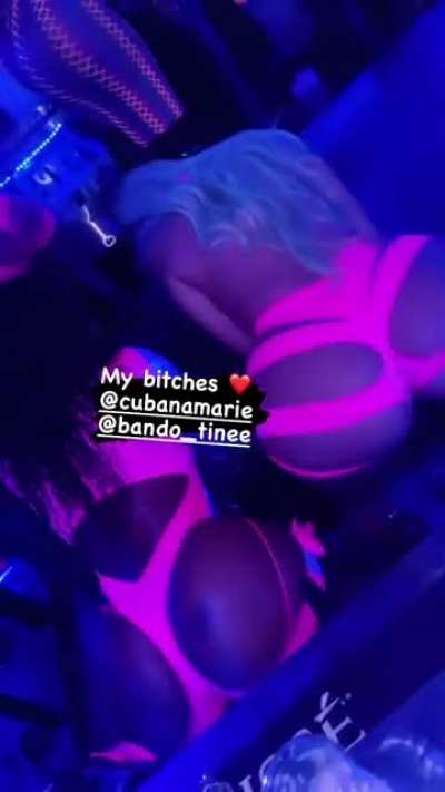 ass shakin