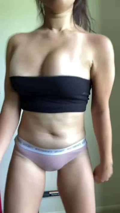 Titties bouncing in the air like they just don't care! [oc][f]