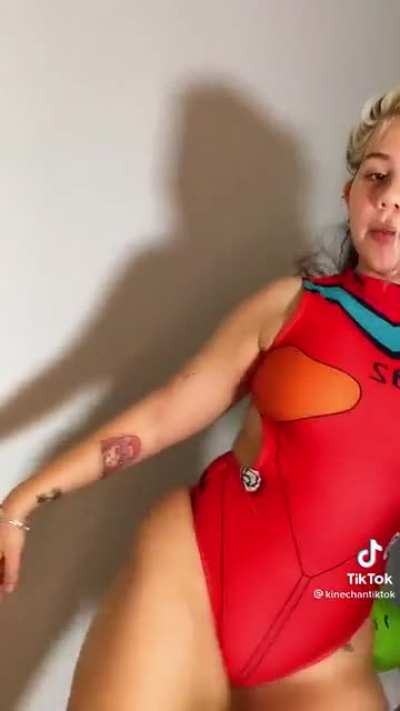 Not into cosplay girls, but damn she’s hot 🥵 (20 yo)