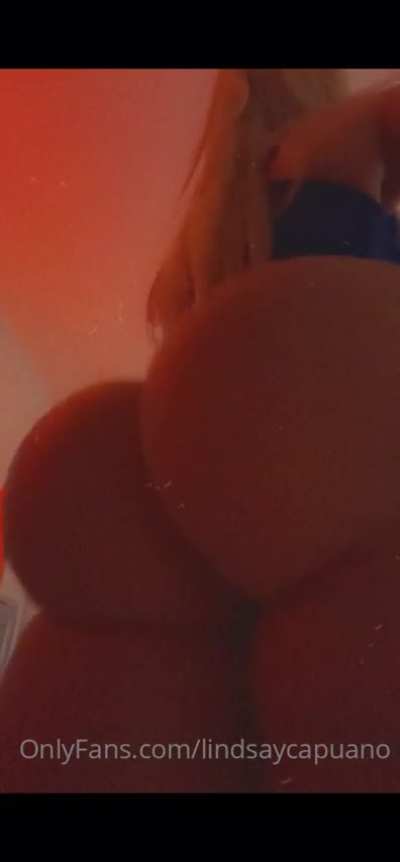 God I just want to play with those fat cheeks