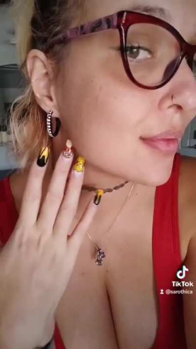 Sara @Sarothica