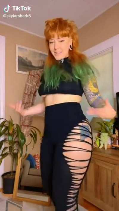 red head with thick thighs
