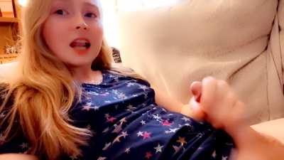 Wie kann man so unschuldig aussehen und sich selber so eine Ladung ins Gesicht platzieren? 👱🏻‍♀️<wbr>💦