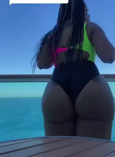 WOW 🤯… i did NOT expect that ass to move like that 😢😩😭🍑s<wbr>mh