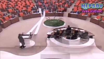 Meclis tarihindeki en kral hareket (CHP'nin yaptıkları ve a*p'nin sattıkları)