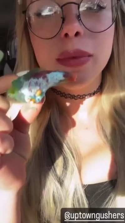 Enjoying some candy in the car 🍭