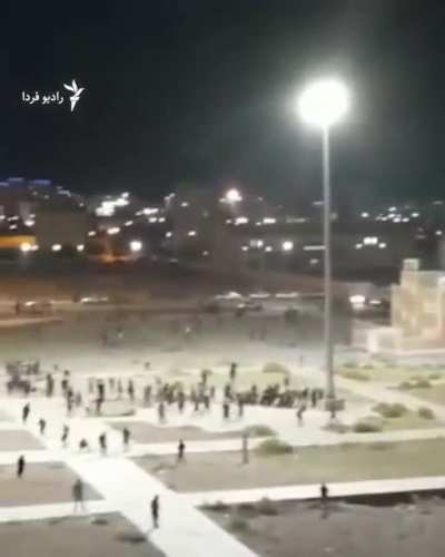 Bastard Jaesh fire bullets into crowd of Iranian protestors, Fouladshahr, Isfahan. Oct 10 | Mehr 18