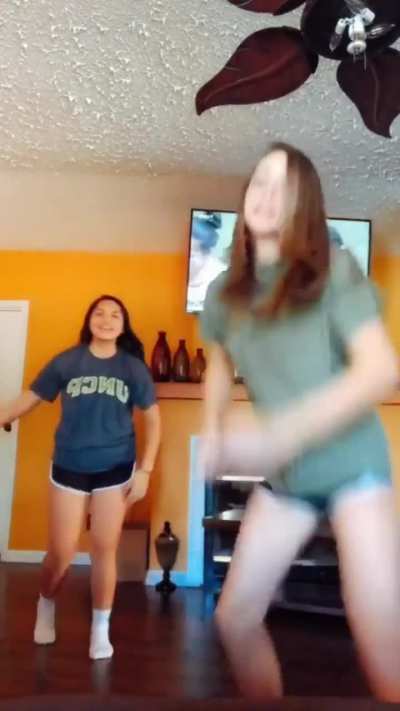 Kaitlyn & Stephanie : @kaitlynnmhh @step<wbr>hanie<wbr>..alv<wbr>arado