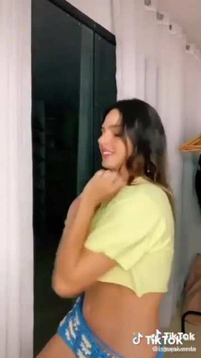 Isis Valverde