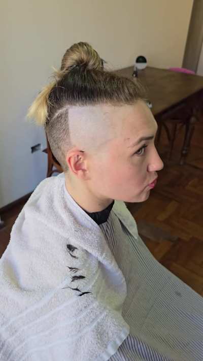 Each stroke of the razor is one step closer to looking great. video available