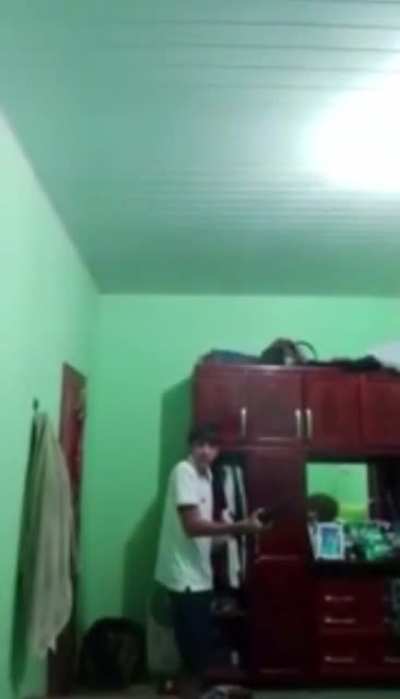 Kid finds dad’s shotgun