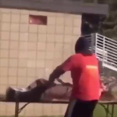 Monke dies lit
