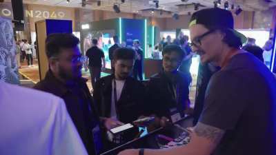 At #TOKEN2049Singapore, visitors tapped their phones at Neo’s booth to explore our ecosystem projects, @FlamingoFinance, @grantshares, @item_systems, and @SpoonOS_ai, and experience NFI technology through on-chain battles. Here’s to fruitful connections a