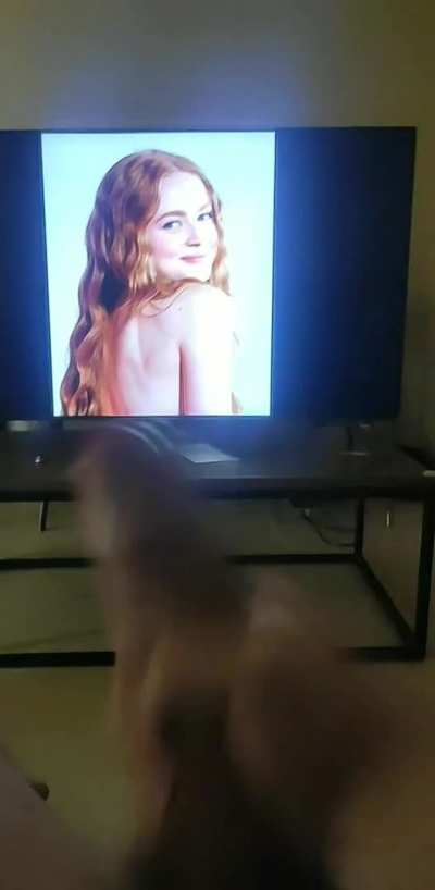 [Reddit] Don't mind me just having fun with Sadie Sink