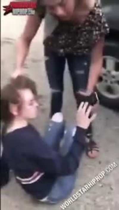 looney goon pulls up on her ex’s SO and FaceTimes the dude during the beatdown