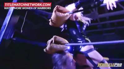 The Smokeshow Scarlett Bordeaux humiliates Kris Statlander with a stink<wbr>face.<wbr>..rub<wbr>bing her Fat Ass all over her Face. LOL