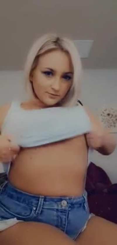 Mom tits ... am I right??😉😉 [OC] [DROP]