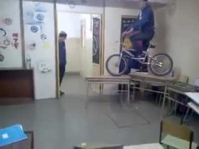 Los pibes en la escuela 😎