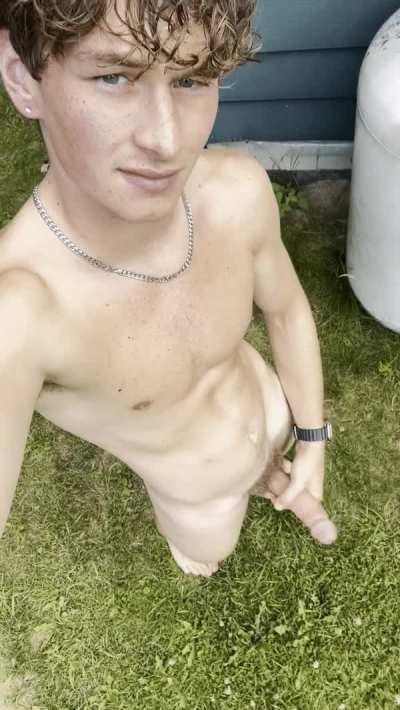 wyd if u see me like this in ur back yard