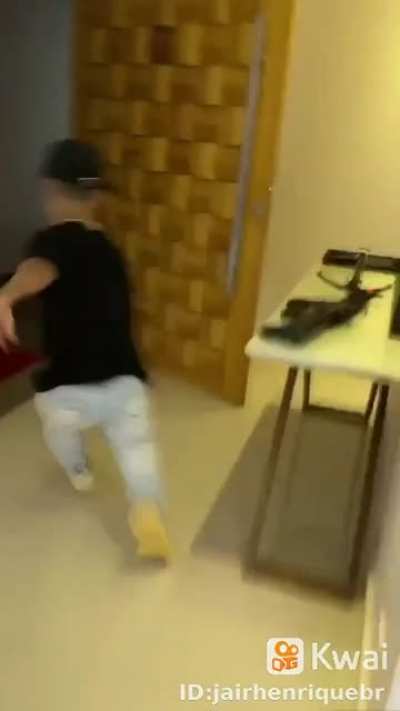 Pega o anão caralho