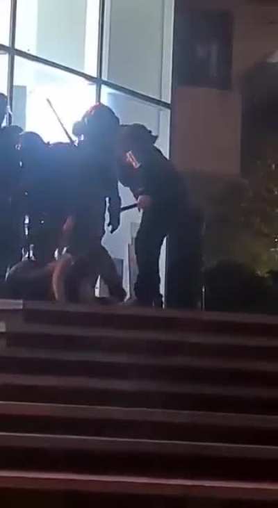 The brutes of the Islamic Republic attacked a woman while she was shopping at a mall. She says “I am just shopping!!”