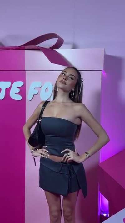 Tiktok Via WhiteFoxBoutique. [October 2023]