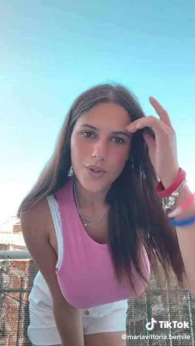 Busty Italian Beauty @mari<wbr>avitt<wbr>oria.<wbr>berni<wbr>le