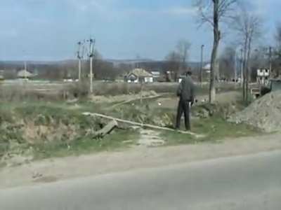 Fă-te frate cu dracul, pînă treci puntea sau fă-ți cruce