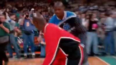 Shaq VS MJ 1 on 1 , 1996 Allstar Game