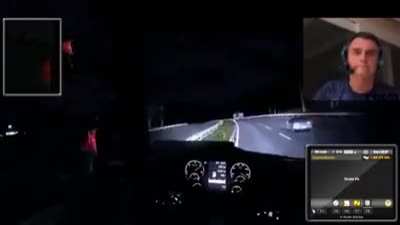 Bolsonaro jogando simulador de caminhão. (EuroTruck?)
