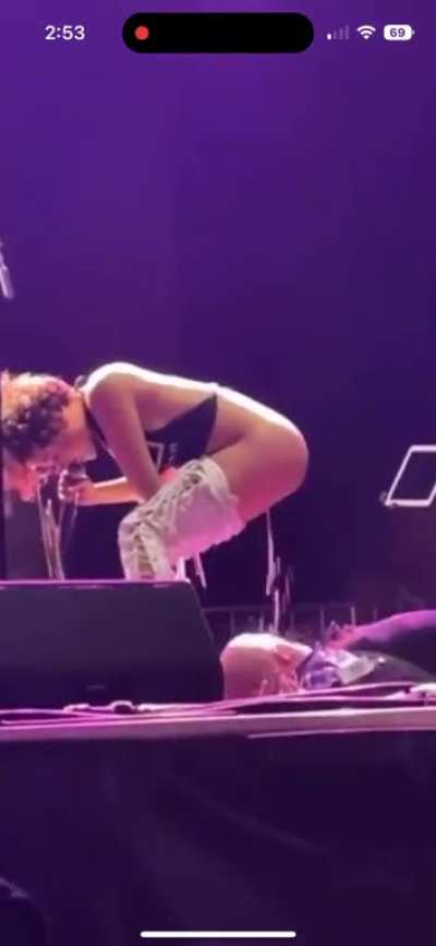 [NSFW] Getting peed on at a concert (hard thick stream)
