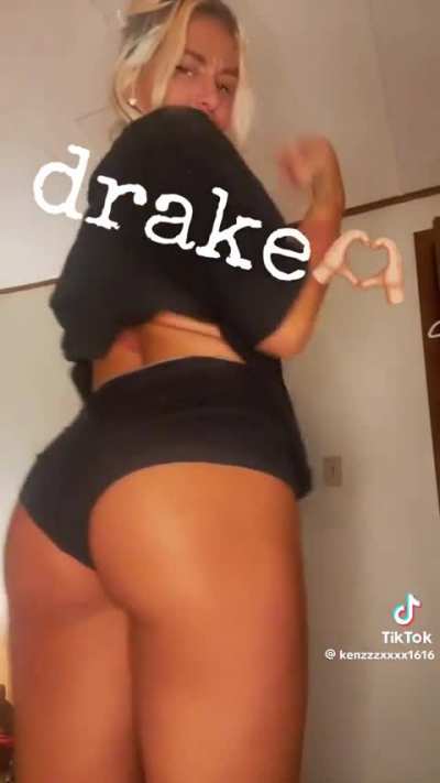Thicc blonde