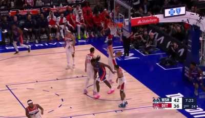[Highlight] Ausar Thompson, best athlete in the league? Coast to coast lay up
