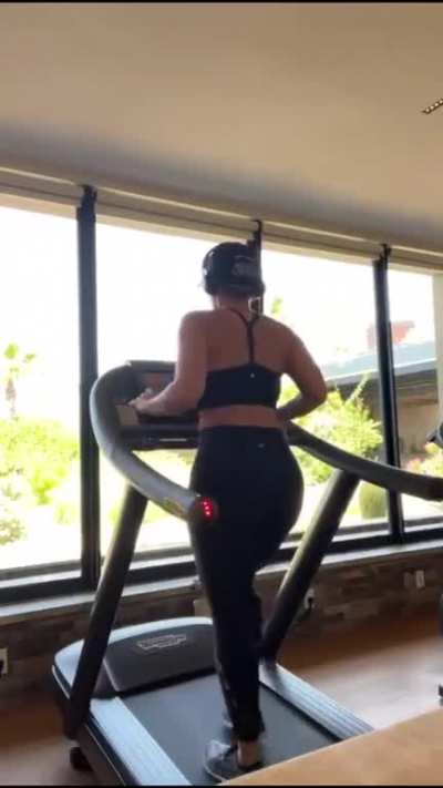 EVEN ON THE VACAY BIG MEL ðð½ââï¸ðð½ââï¸ðð½ââï¸ðð½ââï¸