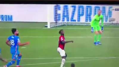 Leao bicycle kick hits the bar vs Atletico Madrid