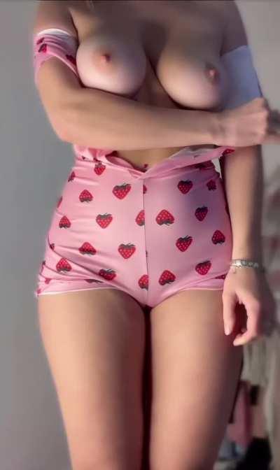 Are you into cute, busty and British girls like me?🥰[oc]