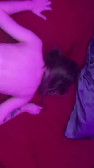 The way she grips it 🤤