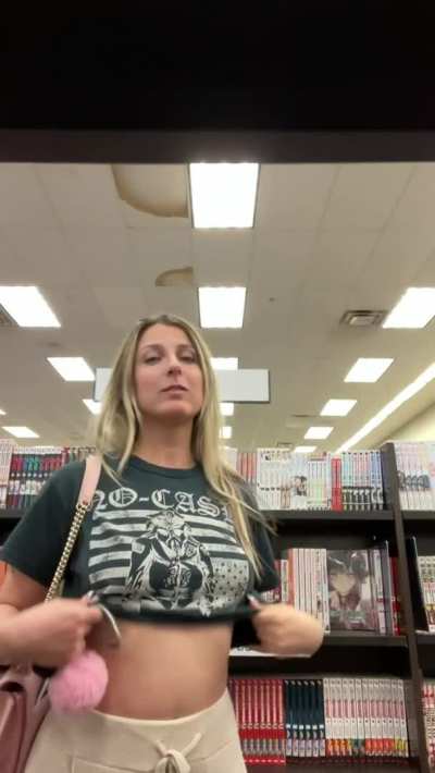 Some titties at the bookstore