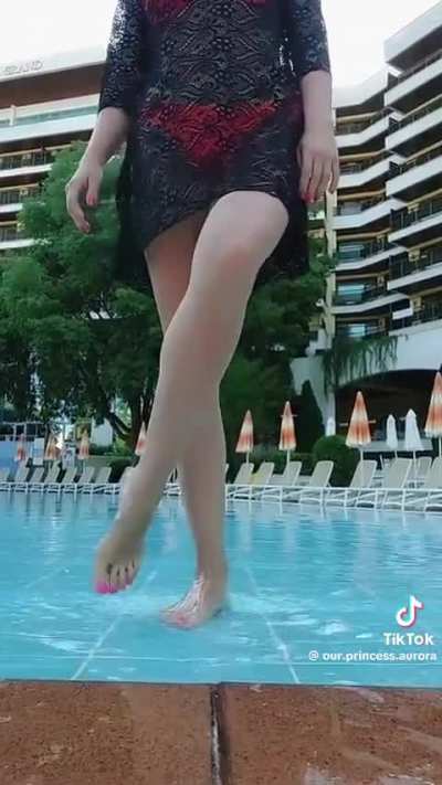 Pink toes