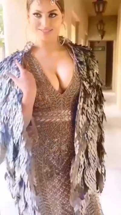 Urvashi Rautela has the perfect set of jizz-worthy tits... 🔥🔥💦💦💦<wbr>💦