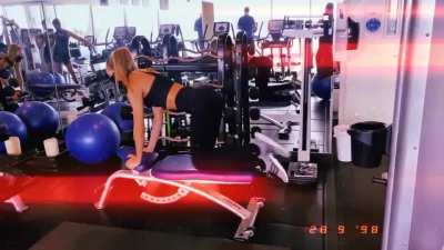 Candice should consider making a worko<wbr>ut/ae<wbr>robic<wbr>s videos, because I can’t stop watching her...