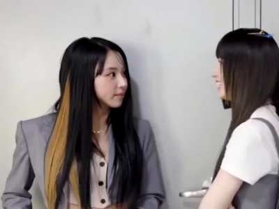 Momo & Sana teasing Chaeyoung