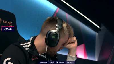Unlucky: Niko killed through the smoke 3 rounds in a row